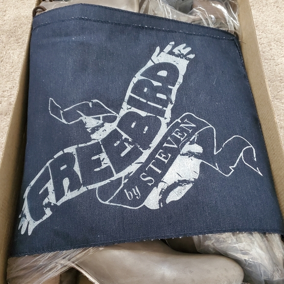 Freebird Coal Boots -Stone - Picture 2 of 15